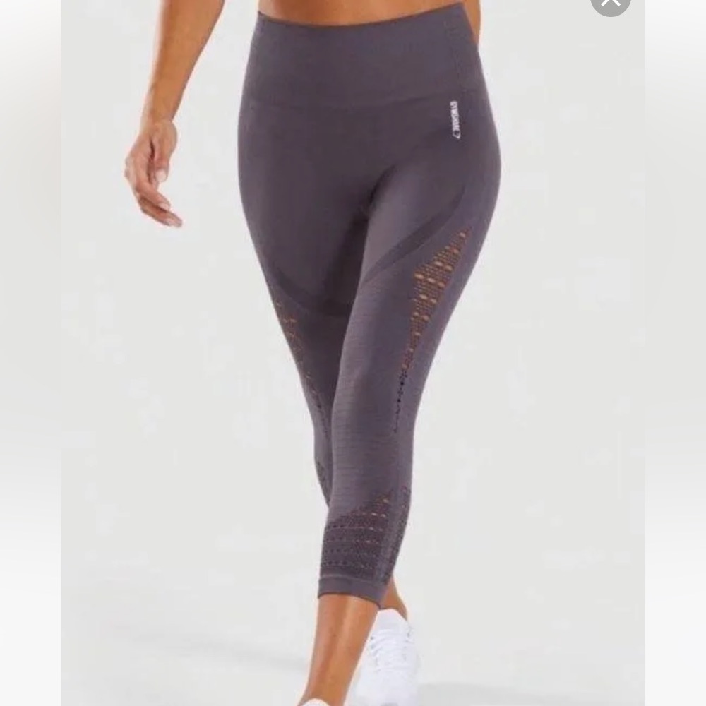 LIKE NEW GYMSHARK Energy Seamless Cropped Leggings Color: Purple Size:XS